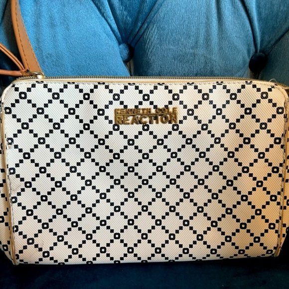 Kenneth Cole Reaction purse - Picture 1 of 2